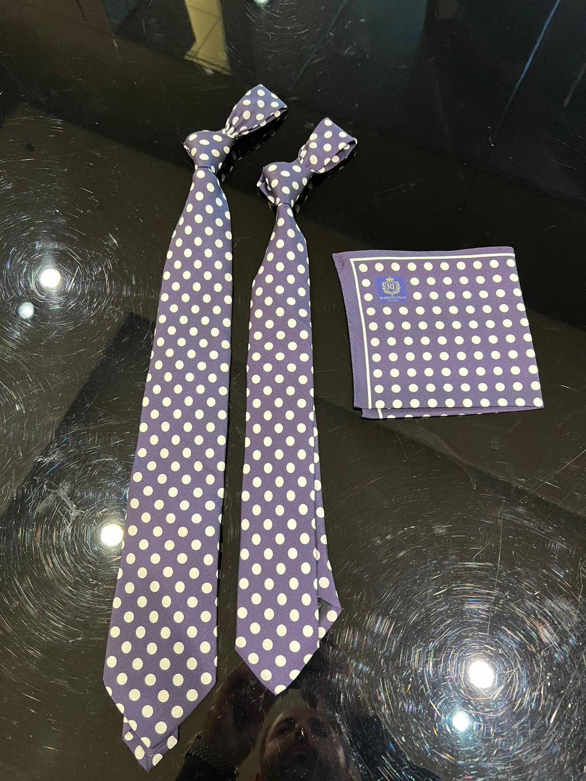 Seidenkrawatte Violett mit weißen Punkten (mit Einstecktuch)